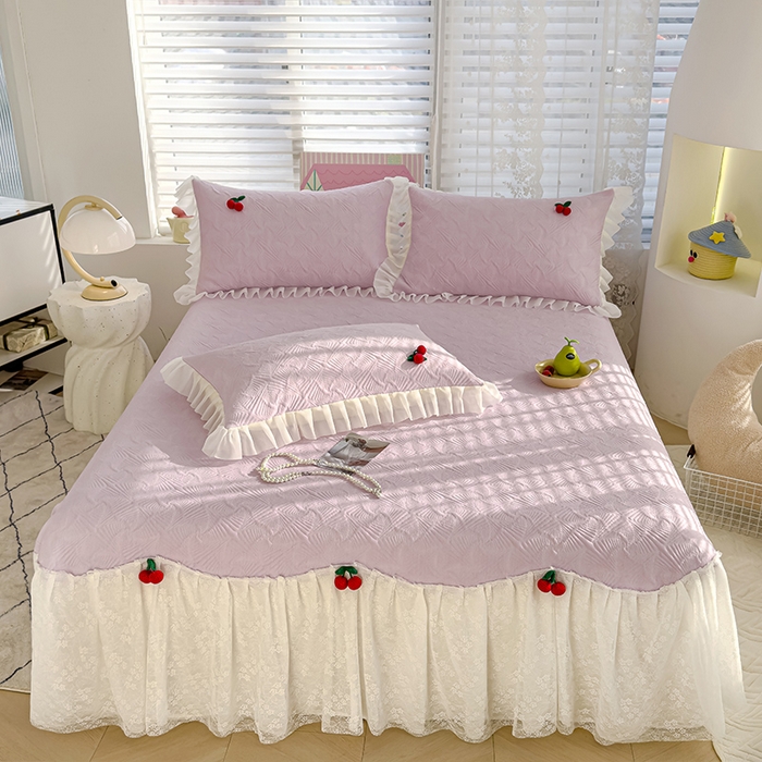91家纺网 家纺一手货源 找家纺 羚羊语家纺 羚羊语 2025新款韩系手作PE中分子凉泡泡冰丝凉席蕾丝花边樱桃乙纶冰豆豆席床裙款夏季凉感软席三件套 凉泡泡-樱桃紫（配洗护袋）