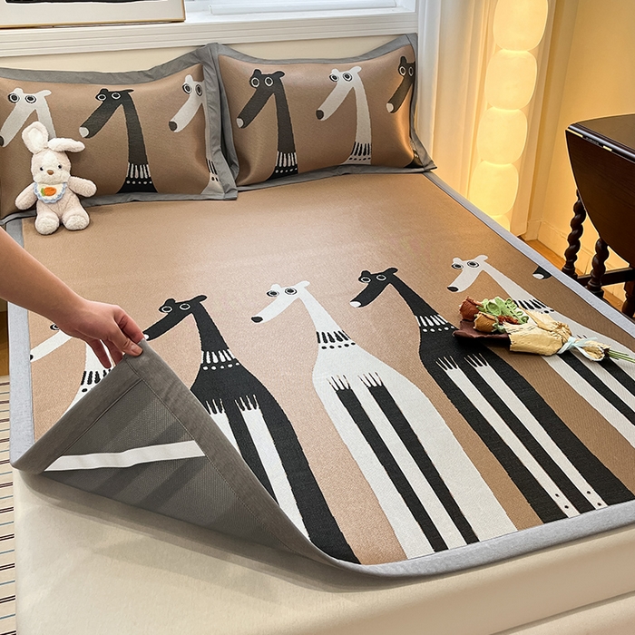 91家纺网 家纺一手货源 找家纺 羚羊语家纺 2025新款中古风1600D色织提花冰丝碳光复合凉席加厚620克平铺绑带款凉感云母冰感席子软席三件套 机器狗