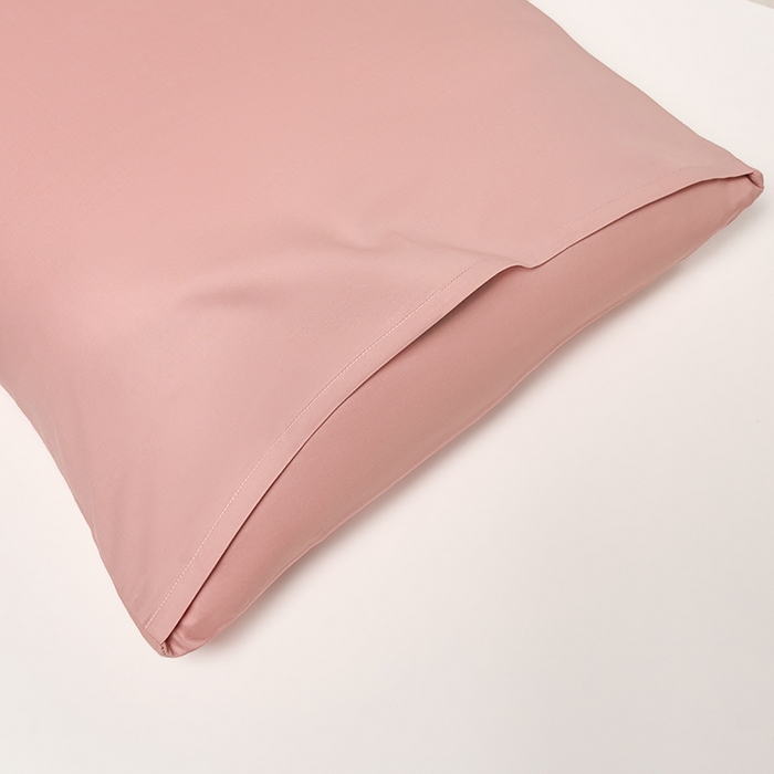 91家纺网 家纺一手货源 找家纺 闲鱼家纺 2025春夏新款小黑标60全棉纯棉四件套系列场景2 单枕套枕套单件 暖心粉