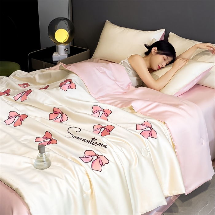 91家纺网 家纺一手货源 找家纺 笙意家纺 2025新款水洗真丝夏被夏凉被空调被四件套-满绣系列 蝴蝶结-白+粉