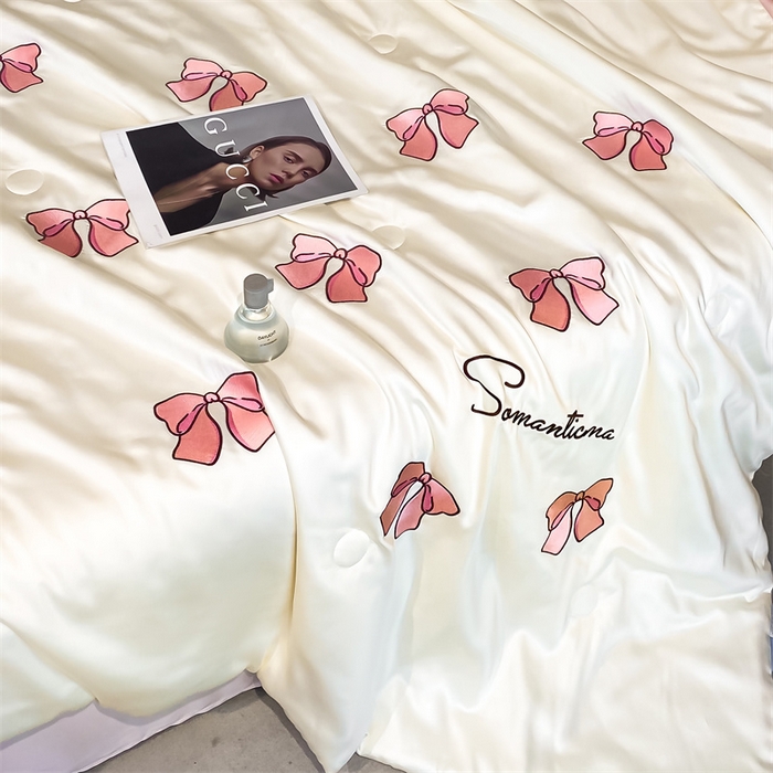 91家纺网 家纺一手货源 找家纺 笙意家纺 2025新款水洗真丝夏被夏凉被空调被四件套-满绣系列 蝴蝶结-白+粉