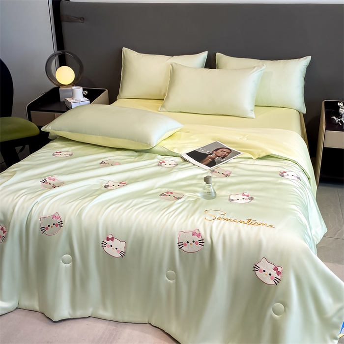 91家纺网 家纺一手货源 找家纺 笙意家纺 2025新款水洗真丝夏被夏凉被空调被四件套-满绣系列 可爱猫-绿+奶黄