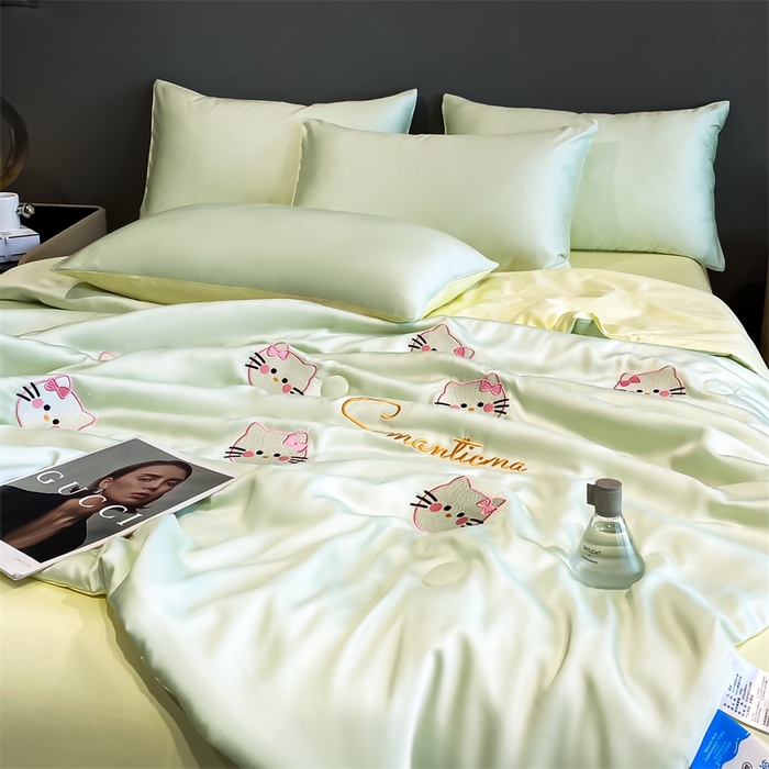 91家纺网 家纺一手货源 找家纺 笙意家纺 2025新款水洗真丝夏被夏凉被空调被四件套-满绣系列 可爱猫-绿+奶黄