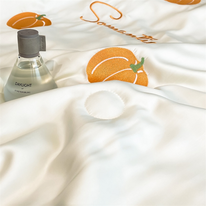 91家纺网 家纺一手货源 找家纺 笙意家纺 2025新款水洗真丝夏被夏凉被空调被四件套-满绣系列 南瓜-白+绿