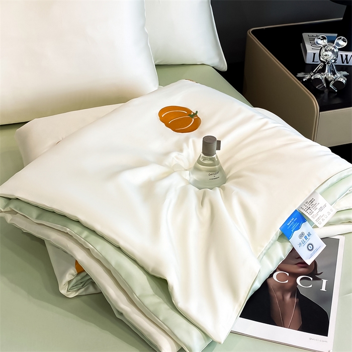 91家纺网 家纺一手货源 找家纺 笙意家纺 2025新款水洗真丝夏被夏凉被空调被四件套-满绣系列 南瓜-白+绿