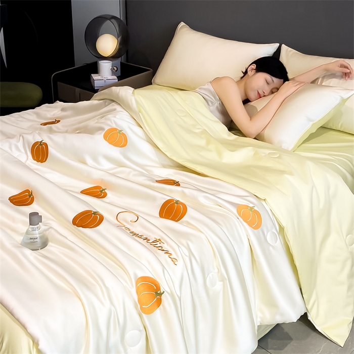91家纺网 家纺一手货源 找家纺 笙意家纺 2025新款水洗真丝夏被夏凉被空调被四件套-满绣系列 南瓜-白+奶黄