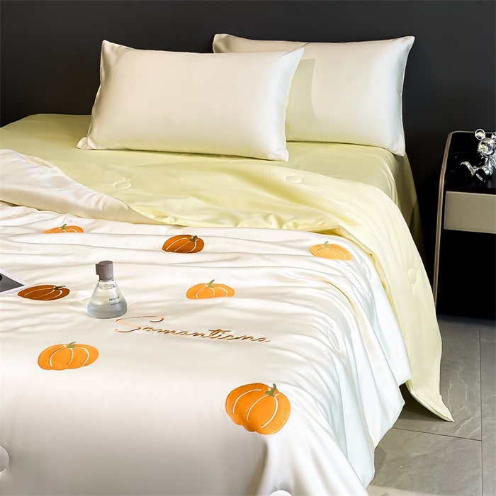 91家纺网 家纺一手货源 找家纺 笙意家纺 2025新款水洗真丝夏被夏凉被空调被四件套-满绣系列 南瓜-白+奶黄