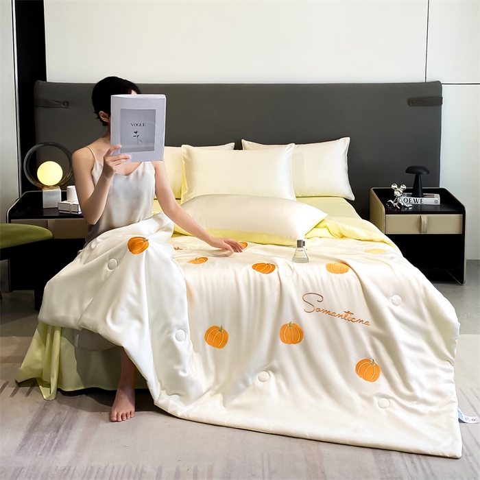 91家纺网 家纺一手货源 找家纺 笙意家纺 2025新款水洗真丝夏被夏凉被空调被四件套-满绣系列 南瓜-白+奶黄