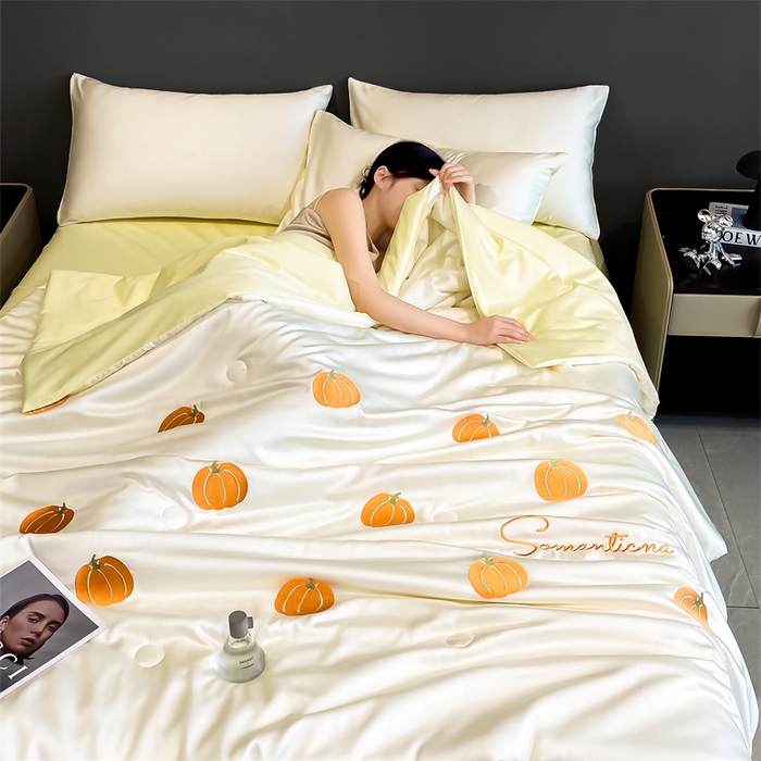 91家纺网 家纺一手货源 找家纺 笙意家纺 2025新款水洗真丝夏被夏凉被空调被四件套-满绣系列 南瓜-白+奶黄