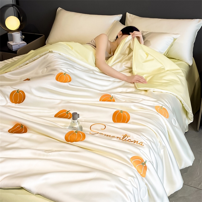 91家纺网 家纺一手货源 找家纺 笙意家纺 2025新款水洗真丝夏被夏凉被空调被四件套-满绣系列 南瓜-白+奶黄