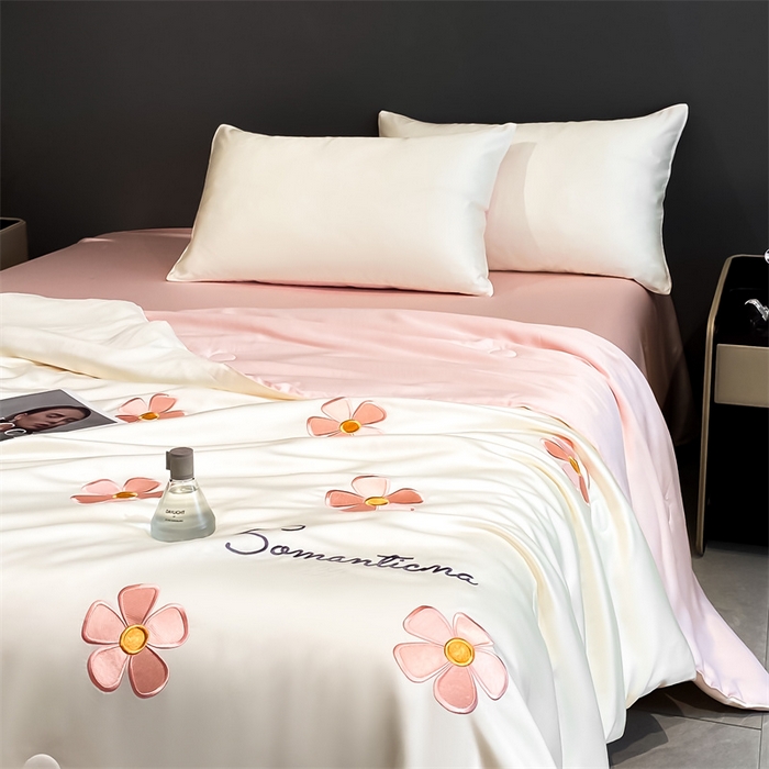 91家纺网 家纺一手货源 找家纺 笙意家纺 2025新款水洗真丝夏被夏凉被空调被四件套-满绣系列 幸运草-白+粉