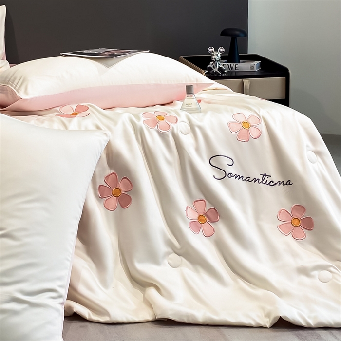 91家纺网 家纺一手货源 找家纺 笙意家纺 2025新款水洗真丝夏被夏凉被空调被四件套-满绣系列 幸运草-白+粉