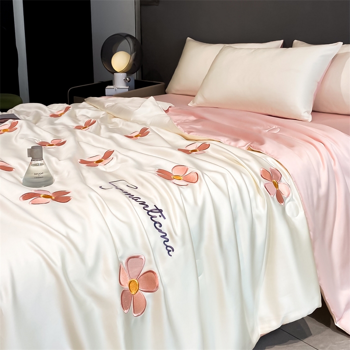 91家纺网 家纺一手货源 找家纺 笙意家纺 2025新款水洗真丝夏被夏凉被空调被四件套-满绣系列 幸运草-白+粉