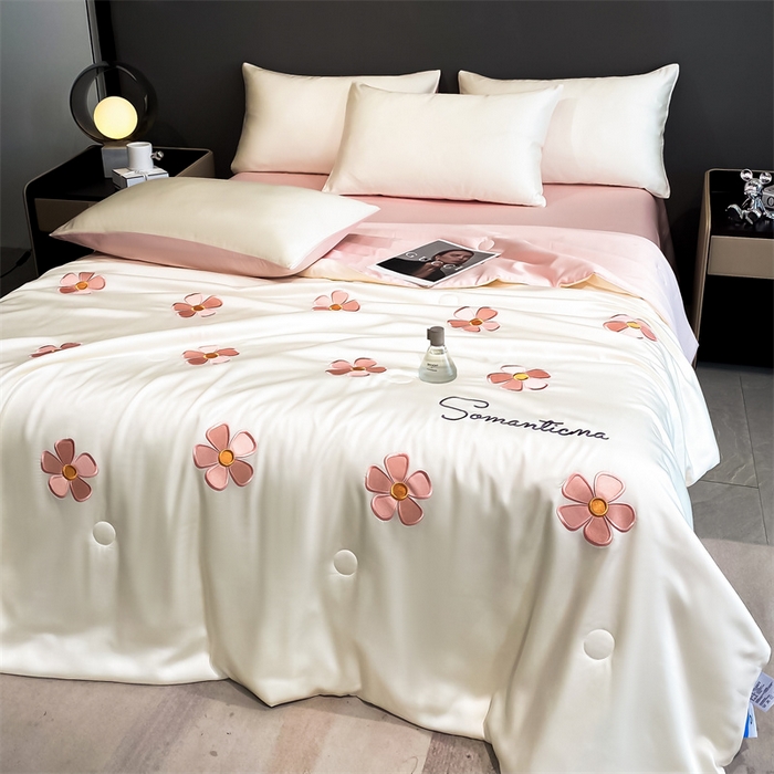 91家纺网 家纺一手货源 找家纺 笙意家纺 2025新款水洗真丝夏被夏凉被空调被四件套-满绣系列 幸运草-白+粉