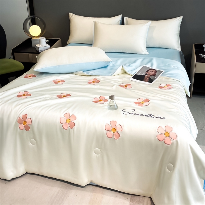 91家纺网 家纺一手货源 找家纺 笙意家纺 2025新款水洗真丝夏被夏凉被空调被四件套-满绣系列 幸运草-白+天蓝