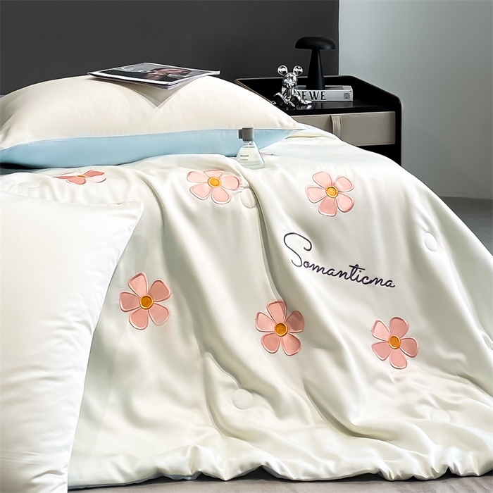 91家纺网 家纺一手货源 找家纺 笙意家纺 2025新款水洗真丝夏被夏凉被空调被四件套-满绣系列 幸运草-白+天蓝