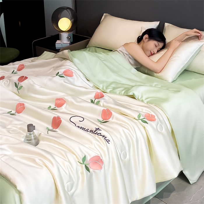 91家纺网 家纺一手货源 找家纺 笙意家纺 2025新款水洗真丝夏被夏凉被空调被四件套-满绣系列 郁金香-白+绿