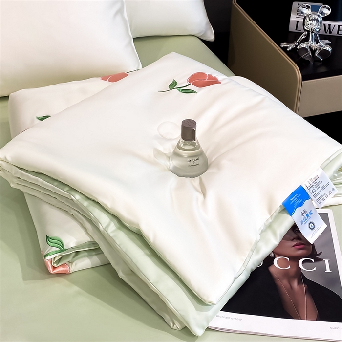 91家纺网 家纺一手货源 找家纺 笙意家纺 2025新款水洗真丝夏被夏凉被空调被四件套-满绣系列 郁金香-白+绿