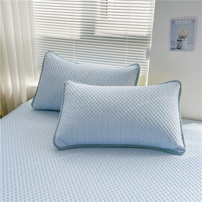 91家纺网 家纺一手货源 找家纺 喜居 2025新款良品风冰豆豆席床笠款凉席凉豆豆席 海盐蓝