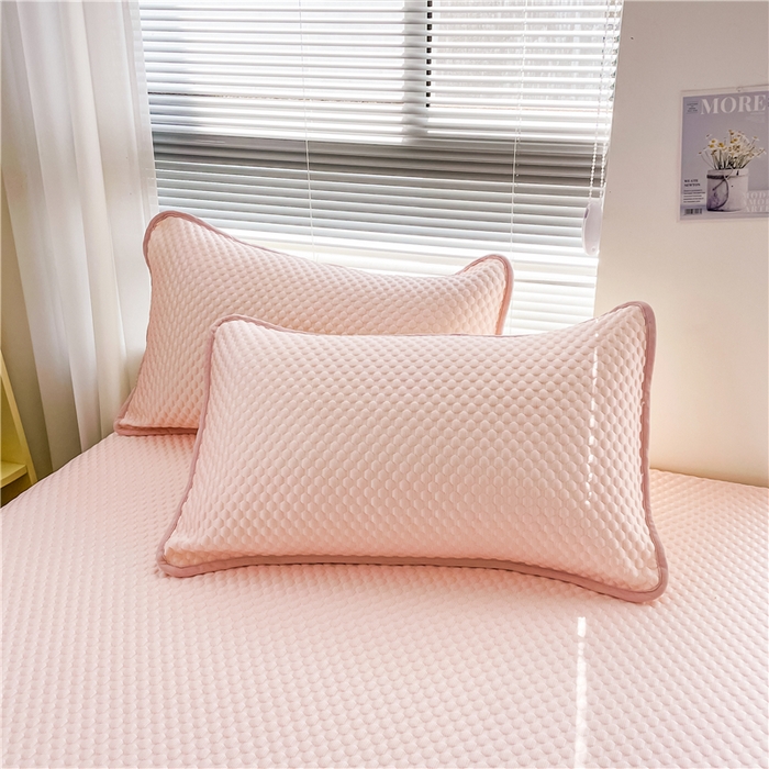 91家纺网 家纺一手货源 找家纺 喜居 2025新款良品风冰豆豆席床笠款凉席凉豆豆席 香妃粉