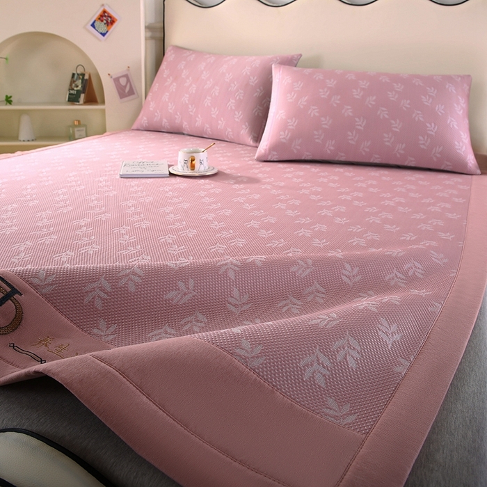 91家纺网 家纺一手货源 找家纺 法莱妮 2025夏季新款A类真凉感丝提花加厚三明治冰豆豆凉席-叶韵系列  叶韵-粉