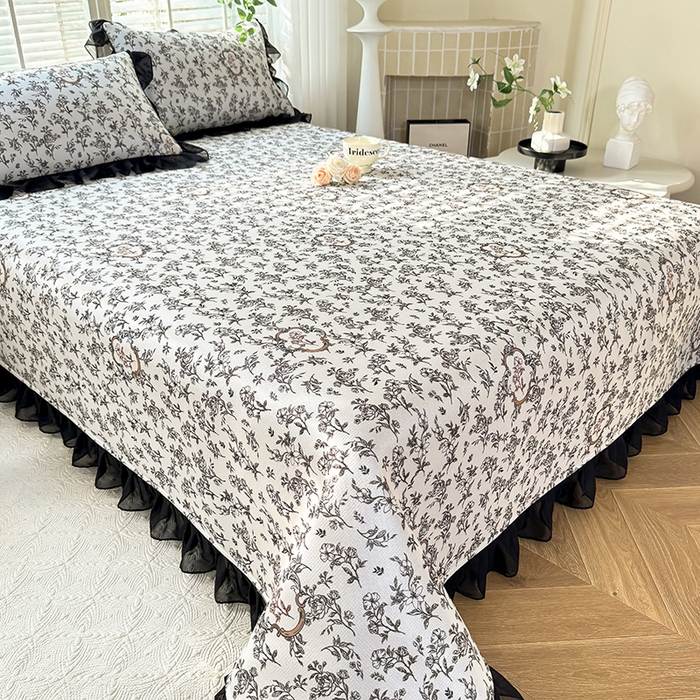 91家纺网 家纺一手货源 找家纺 大麦家纺 2025新款碳光冰丝软凉席夏被四件套 德拉庄园