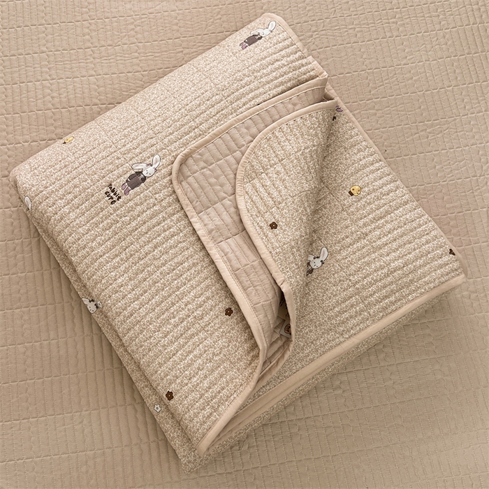 91家纺网 家纺一手货源 找家纺 恒爱 2025新款全棉印花单床盖 公子兔-浅咖