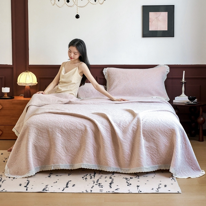 91家纺网 家纺一手货源 找家纺 棠薇家纺2025新款花边款全棉三层细纱色织提花毛巾被夏被空调被毛巾毯 花边知晓驼