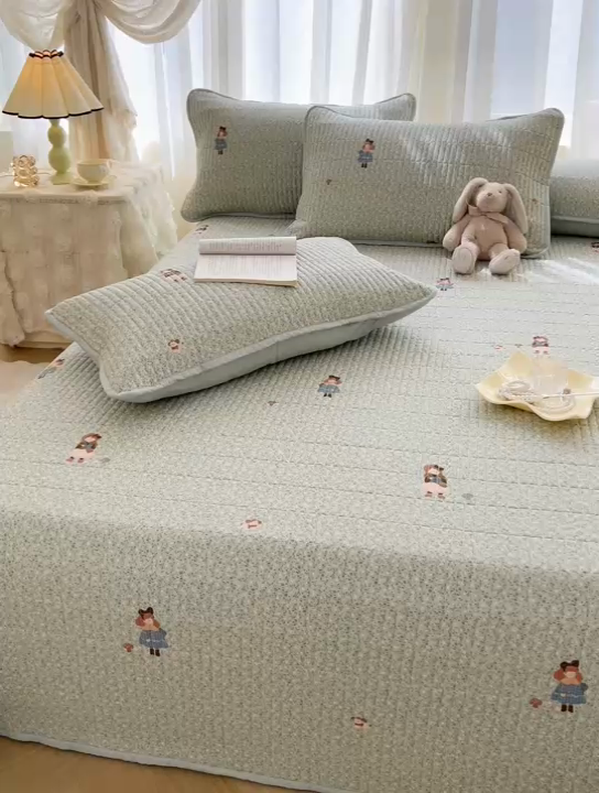 91家纺网 家纺一手货源 找家纺 恒爱 2025新款全棉印花单床盖 小女孩-水绿