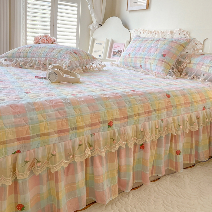 91家纺网 家纺一手货源 找家纺 网红馆 2025新款水洗棉印花床盖四件套 格子草莓