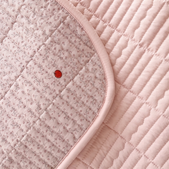 91家纺网 家纺一手货源 找家纺 恒爱 2025新款全棉印花单床盖 公主兔-豆沙