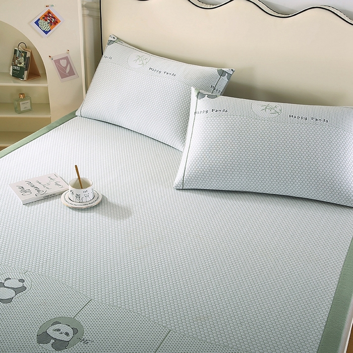 91家纺网 家纺一手货源 找家纺 法莱妮2025新款卡通三明治冰豆豆凉席 熊猫