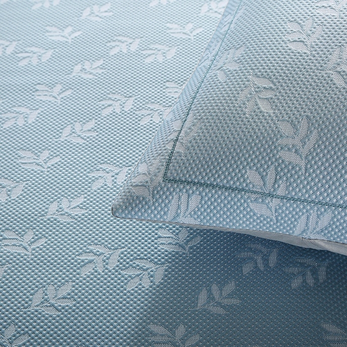 91家纺网 家纺一手货源 找家纺 法莱妮 2025夏季新款A类真凉感丝提花加厚三明治冰豆豆凉席-叶韵系列  叶韵-蓝