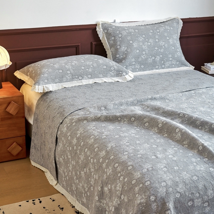 91家纺网 家纺一手货源 找家纺 棠薇家纺2025新款花边款全棉三层细纱色织提花毛巾被夏被空调被毛巾毯 花边春意灰