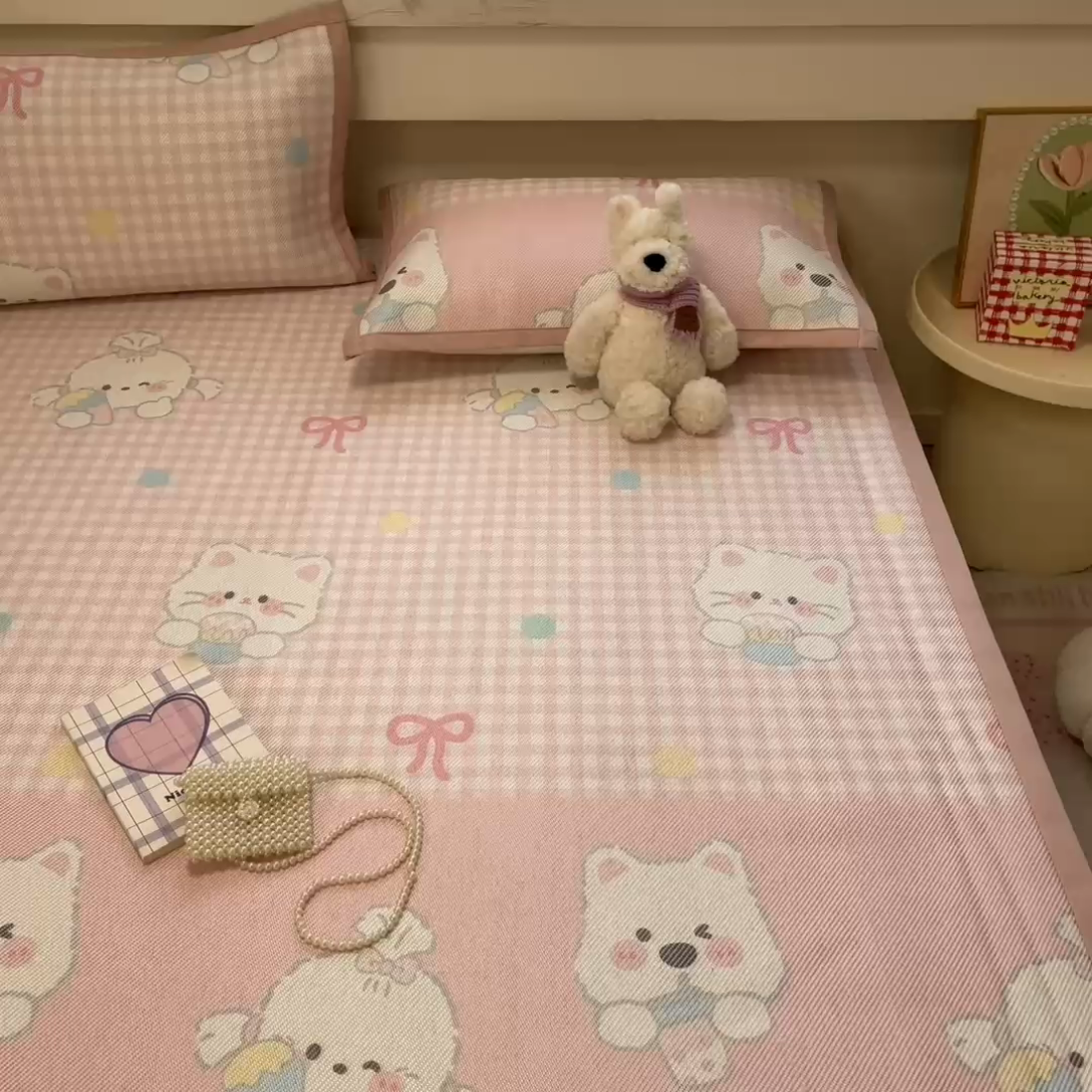 91家纺网 家纺一手货源 找家纺 慕澄家纺 2025新款小清新印花真冰藤系列凉席床席款 床席-格子奶芙芙