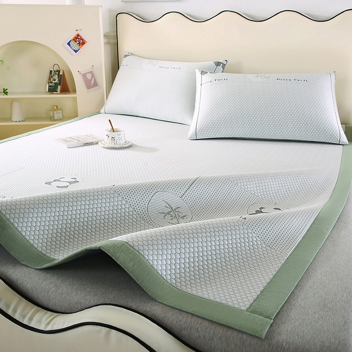 91家纺网 家纺一手货源 找家纺 法莱妮2025新款卡通三明治冰豆豆凉席 熊猫