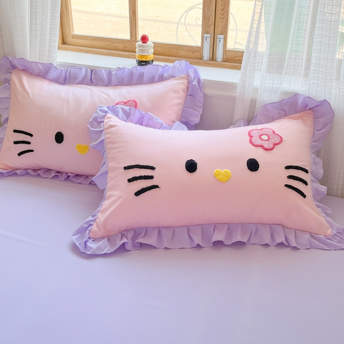 91家纺网 家纺一手货源 找家纺 泉欣家纺 2025新款网红可爱卡通公主风毛巾绣花水洗棉四件套（专版花型）甜甜猫咪 甜甜猫咪-粉紫