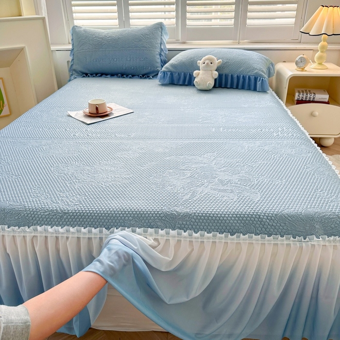 91家纺网 家纺一手货源 找家纺 2025新款冰豆豆凉感床裙凉席席子-花之恋系列冰豆豆床裙凉席-花之恋系列 花之恋-兰色