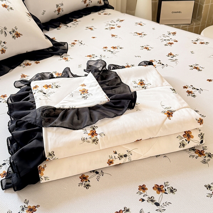 91家纺网 家纺一手货源 找家纺 大麦家纺 2025新款碳光冰丝软凉席夏被四件套 秋之寄语