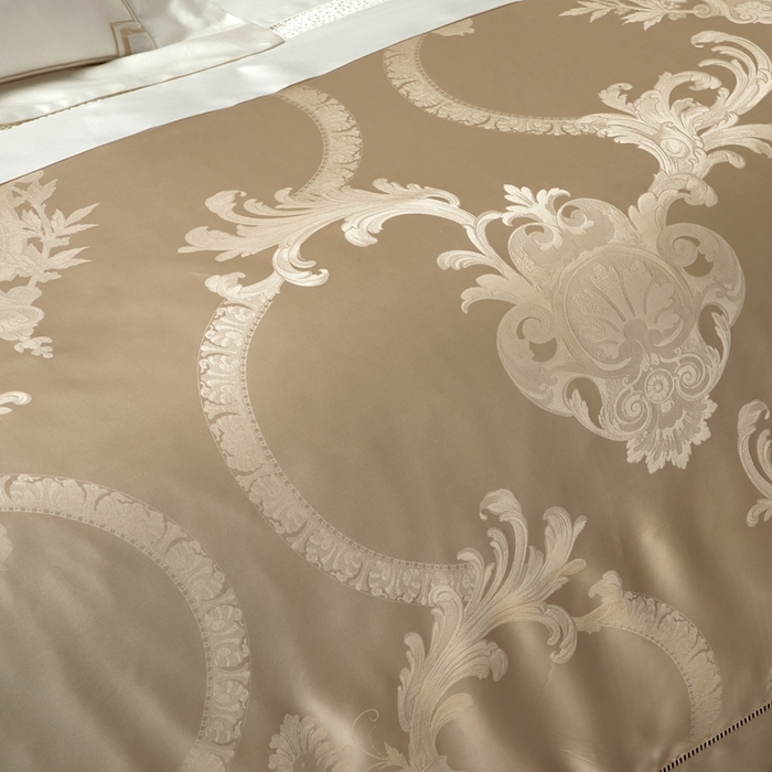 91家纺网 家纺一手货源 找家纺 赫本真丝馆（珍丝纺） 2025新款真丝提花系列四件套 卡诺尔-金