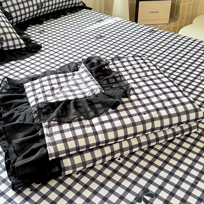 91家纺网 家纺一手货源 找家纺 大麦家纺 2025新款碳光冰丝软凉席夏被四件套 清格