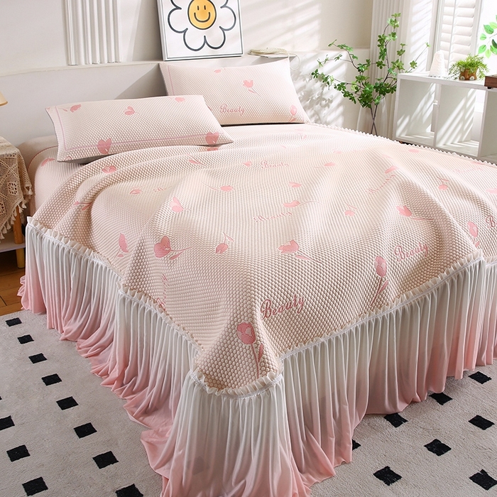 91家纺网 家纺一手货源 找家纺 法莱妮2025夏季新款A类真凉感丝提花三明治冰豆豆凉席床裙三件套  郁金香 -粉