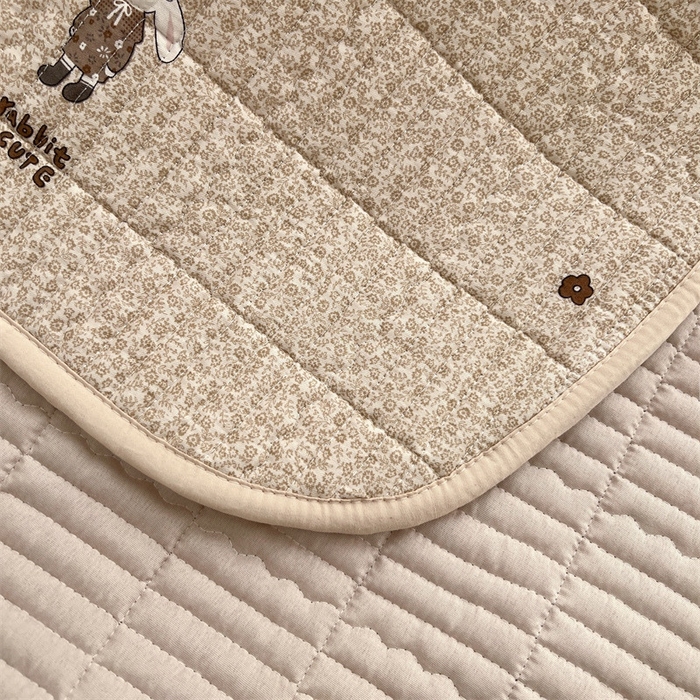 91家纺网 家纺一手货源 找家纺 恒爱 2025新款全棉印花单床盖 公子兔-浅咖