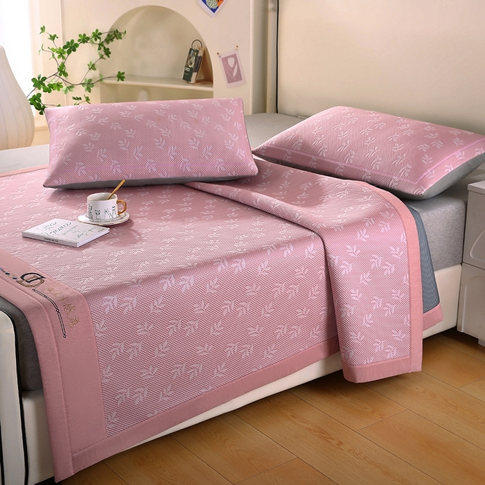 91家纺网 家纺一手货源 找家纺 法莱妮 2025夏季新款A类真凉感丝提花加厚三明治冰豆豆凉席-叶韵系列  叶韵-粉