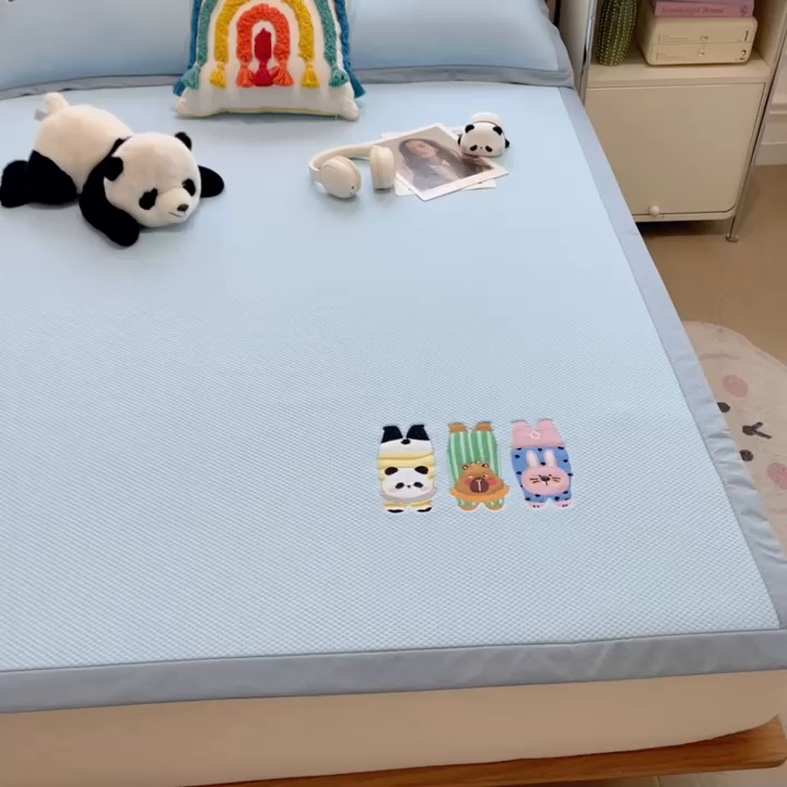 91家纺网 家纺一手货源 找家纺 席世家2025新款满天星绣花豆豆席 凉喵喵