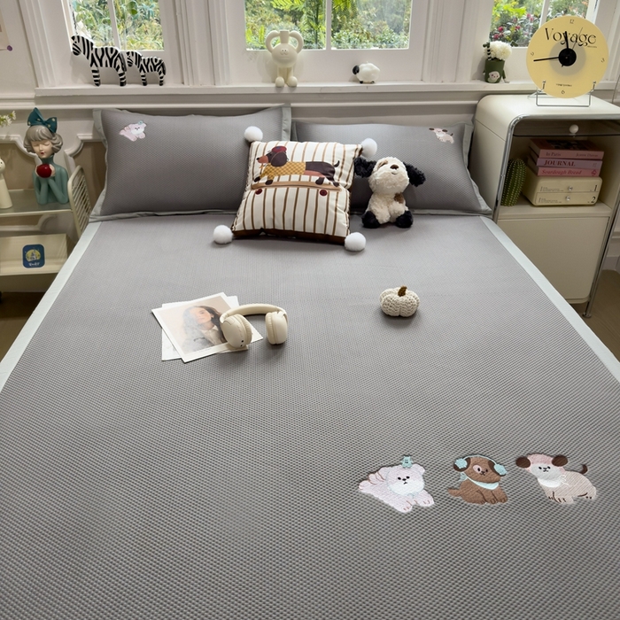 91家纺网 家纺一手货源 找家纺 席世家2025新款满天星绣花豆豆席 俏皮狗