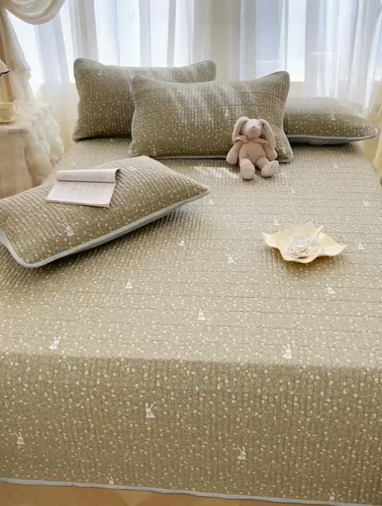 91家纺网 家纺一手货源 找家纺 恒爱 2025新款全棉印花单床盖 瞭望兔-深绿