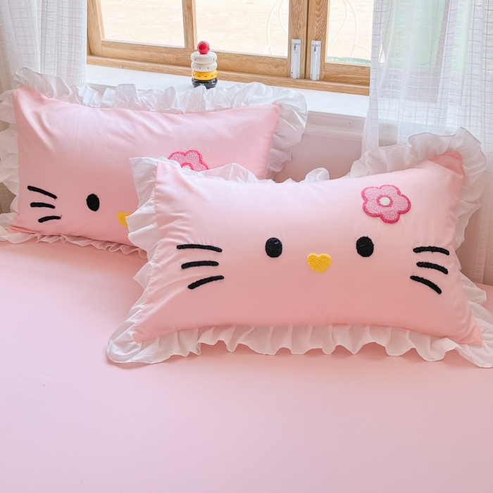 91家纺网 家纺一手货源 找家纺 泉欣家纺 2025新款网红可爱卡通公主风毛巾绣花水洗棉四件套（专版花型）甜甜猫咪 甜甜猫咪-粉玉