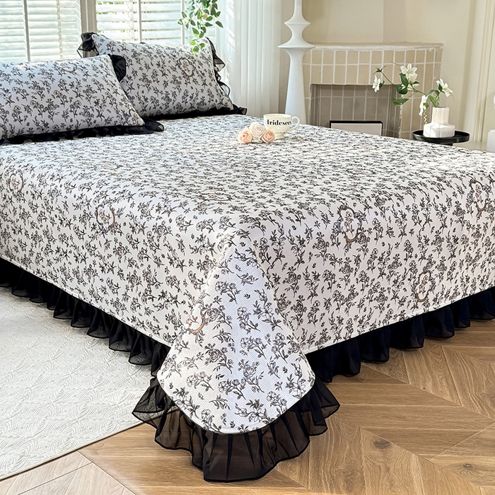 91家纺网 家纺一手货源 找家纺 大麦家纺 2025新款碳光冰丝软凉席夏被四件套 德拉庄园