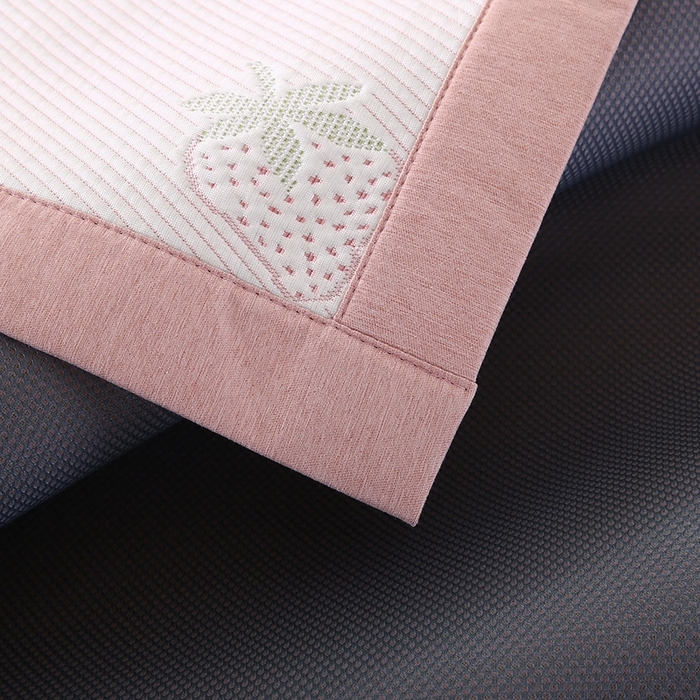 91家纺网 家纺一手货源 找家纺 法莱妮2025新款卡通三明治冰豆豆凉席 草莓-粉